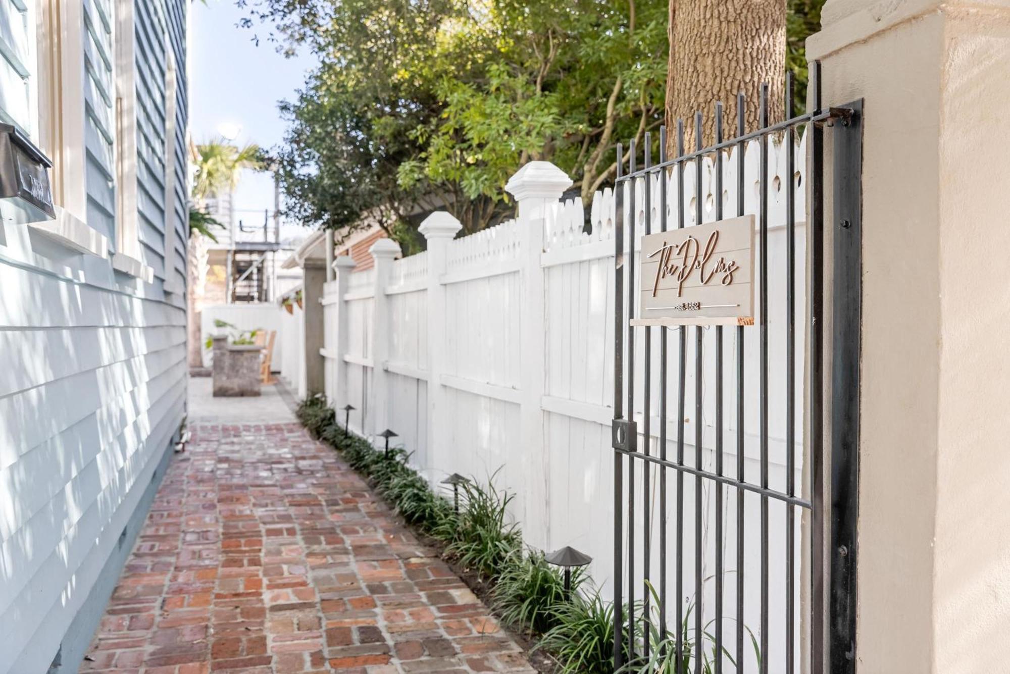 Vila Charming Secluded Courtyard - 1 Block To King Charleston Exteriér fotografie